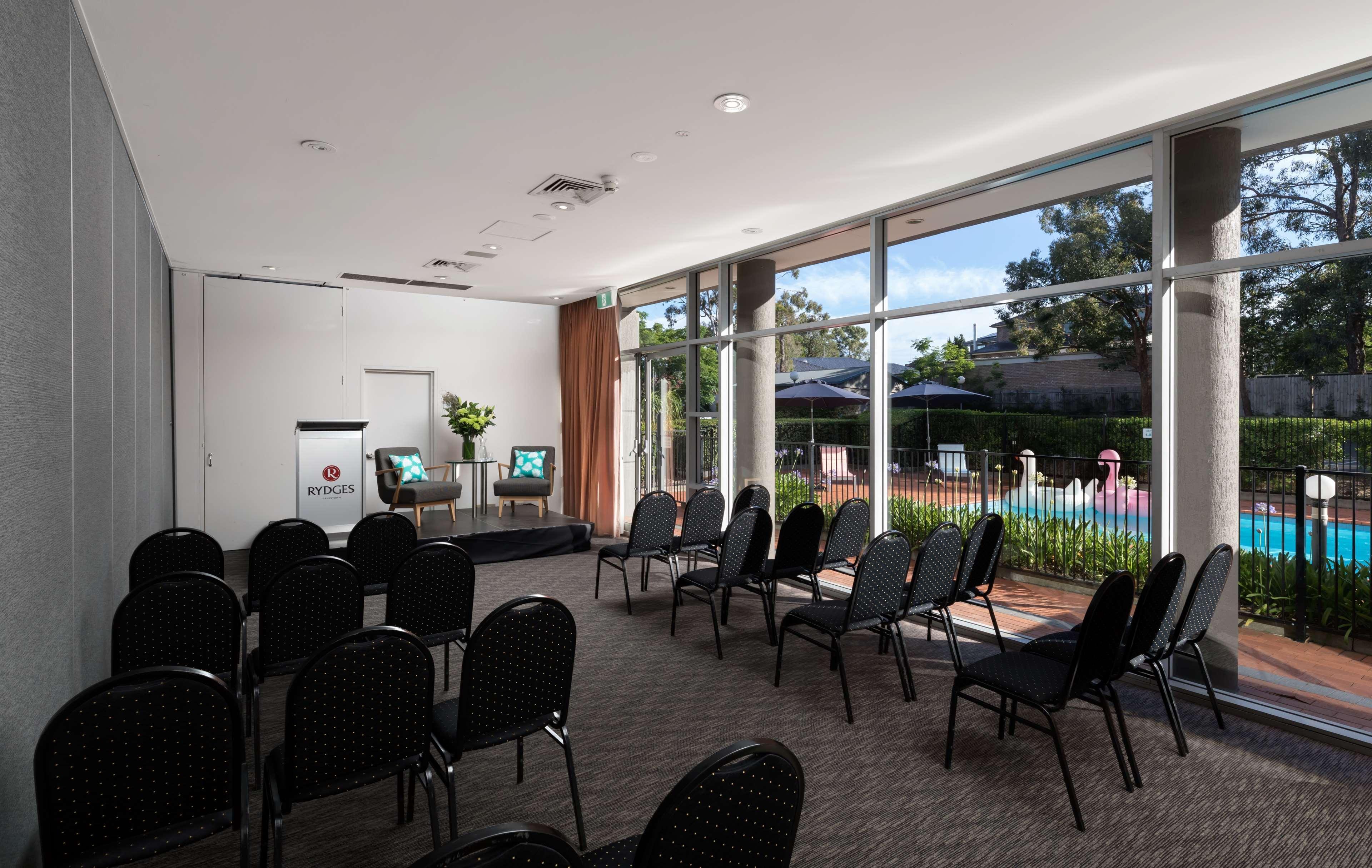 Rydges Bankstown Hotel Exterior photo